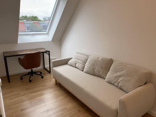 Rent 2 rooms apartment Berlin | Entire place | Berlin | Neues Dachgeschoss mit zwei Terassen in Neukölln | Hominext