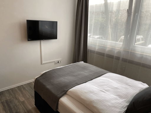 Rent 1 room apartment Köln | Entire place | Köln | Gemütliches Studio Apartment im beliebten Studentenviertel, Nähe Barbarossaplatz | Hominext