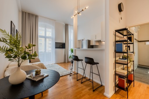 Rent 1 room apartment Berlin | Entire place | Berlin | Sophistizierte Einfachheit: Stilvolles 2-Zimmer-Apartment mit Balkon | Hominext