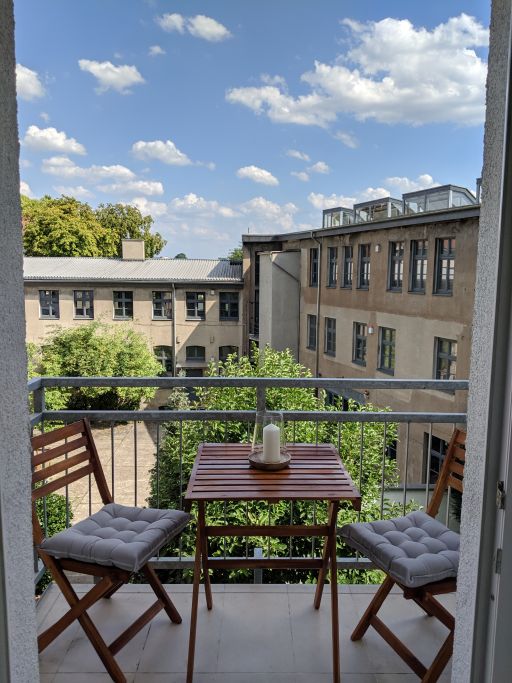 Rent 1 room apartment Düsseldorf | Entire place | Düsseldorf | Helles, modernes Altbau-Apartment in zentraler Lage mit Balkon&Garten (fast Wifi) | Hominext