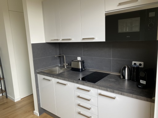 Rent 1 room apartment Berlin | Entire place | Berlin | Dachgeschoß Studio im Herzen von Neukölln mit zwei tollen Terassen | Hominext