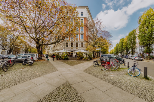 Rent 1 room apartment Berlin | Entire place | Berlin | Beste Kiezlage Prenzlauer Berg: Helle 2-Zimmer-Wohnung in charmanter Altbauweise mit hohen Decken, beste Lage im Kollwitzkiez, perfekt für Paare und Familien mit Kleinkind | Hominext