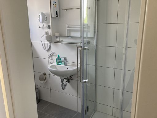 Rent 6 rooms apartment Bremen | Entire place | Bremen | Gästehaus in zentraler Lage in Bremen Osterholz | Hominext