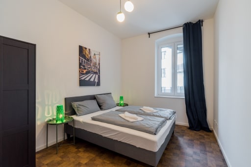 Rent 2 rooms apartment Berlin | Entire place | Berlin | Schöne helle 3-Zimmer Wohnung mit Balkon am Hermannplatz | Hominext