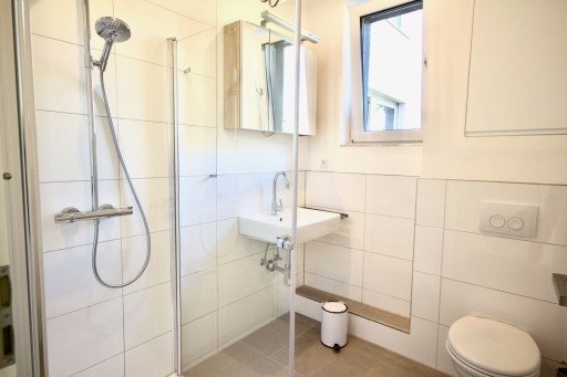 Rent 2 rooms apartment Neuss | Entire place | Neuss | Düsseldorf/Neuss: Große Luxuswohnung am Park mit 4 Zimmern, 2 Bädern und begehbarem Kleiderschrank | Hominext