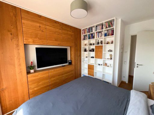 Rent 2 rooms apartment Köln | Entire place | Köln | Apartment mitten in der City - zentral und dennoch ruhig | Hominext