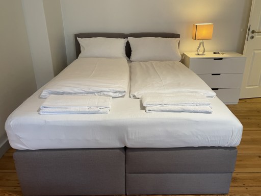 Miete 1 Zimmer Wohnung Berlin | Ganze Wohnung | Berlin | TOP Studio Apartment, ruhige Bestlage im Prenzlauer Berg, großer Balkon, 50000 DSL Internet, Smart TV , Dielenboden + hohe Altbau Decken, einziehen + wohlfühlen ! | Hominext