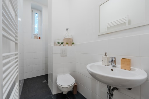 Miete 2 Zimmer Wohnung Berlin | Ganze Wohnung | Berlin | Renoviertes 2-Zimmer-Apartment mit Balkon in Charlottenburg | Hominext