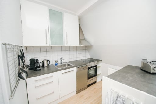 Rent 1 room apartment Düsseldorf | Entire place | Düsseldorf | Gemütlich über den Dächern der City | Hominext