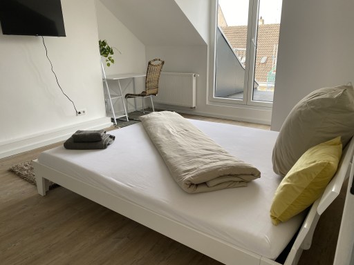 Miete 2 Zimmer Wohnung Düsseldorf | Ganze Wohnung | Düsseldorf | Wunderschöne und liebevoll 3 Zimmer Dachwohnung  in Düsseldorf | Hominext