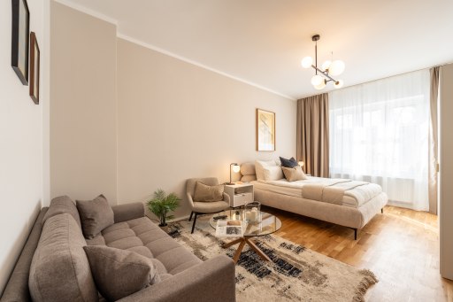 Miete 2 Zimmer Wohnung Berlin | Ganze Wohnung | Berlin | Renoviertes, zeitgenössisches 3-Zimmer-Apartment mit Balkon in Neukölln | Hominext