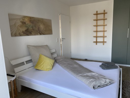 Rent 2 rooms apartment Düsseldorf | Entire place | Düsseldorf | Wunderschöne und liebevoll 3 Zimmer Dachwohnung  in Düsseldorf | Hominext