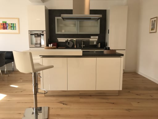 Rent 1 room apartment Düsseldorf | Entire place | Düsseldorf | Top zentral in Düsseldorf, Kernsaniert, Top ausgestattet mit großem Südbalkon | Hominext