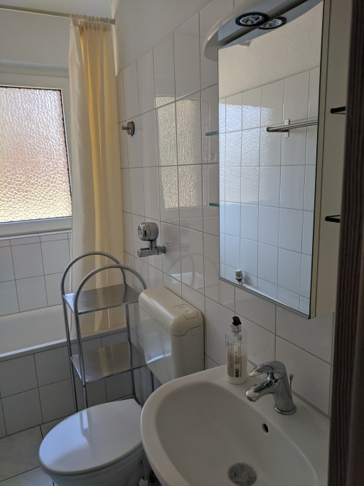 Rent 2 rooms apartment Düsseldorf | Entire place | Düsseldorf | Komfortable 3-Zimmer-Wohnung in ruhiger Lage , Parken kostenlos auf der Straße | Hominext