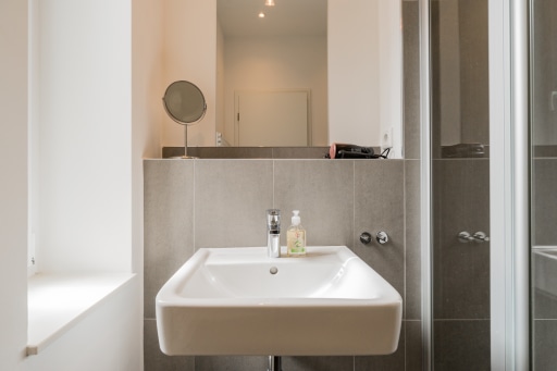 Miete 1 Zimmer Wohnung Berlin | Ganze Wohnung | Berlin | Großzügiges Studio im sanierten Apartmenthaus am Hermannplatz | Hominext