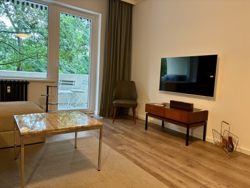 Rent 2 rooms apartment Berlin | Entire place | Berlin | Mid century Apartment "PAUL" , 80 qm , Balkon mit Parkblick, Gartennutzung , Erstbezug nach Komplettsanierung | Hominext