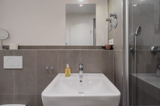 Rent 1 room apartment Berlin | Entire place | Berlin | Großzügiges Studio im sanierten Apartmenthaus am Hermannplatz | Hominext