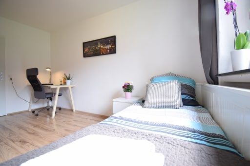 Miete 1 Zimmer Wohnung Hürth | Studio | Hürth | süßes Zimmer mit schicker Küche + 2 Bäder | Hominext