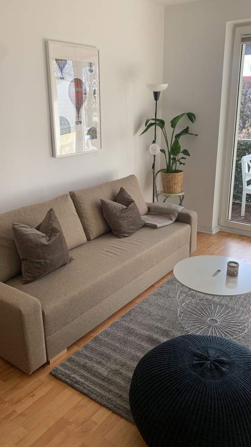 Rent 1 room apartment Berlin | Entire place | Berlin | Wunderschoene 2-Zimmer Wohnung mit Balkon; in ruhiger, gruener Lage | Hominext