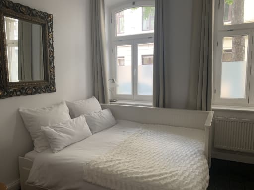 Rent 1 room apartment Köln | Entire place | Köln | Hübsche Wohnung in historischem Gebäude im Zentrum der Altstadt Süd (Severinsviertel) | Hominext