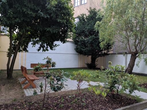 Rent 1 room apartment Düsseldorf | Entire place | Düsseldorf | Helles, modernes Altbau-Apartment in zentraler Lage mit Balkon&Garten (fast Wifi) | Hominext