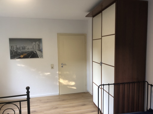 Rent 2 rooms apartment Köln | Entire place | Köln | Geräumige Haushälfte mit riesigem Garten im grünen Köln-Brück, Gute Anbindung an Flughafen, Messe und Innenstadt | Hominext