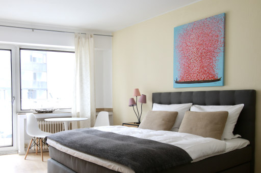 Miete 1 Zimmer Wohnung Köln | Ganze Wohnung | Köln | Helles Apartment mit Balkon am Barbarossaplatz | Hominext