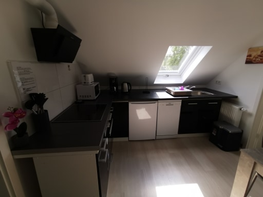 Rent 2 rooms apartment Köln | Entire place | Köln | 3-Zimmer Wohnung in der Nähe vom Flughafen | Hominext