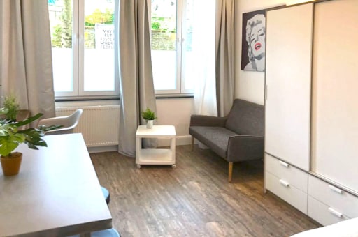 Rent 1 room apartment Köln | Entire place | Köln | Kernsaniertes Single-Apartment in Nähe Bahnhof Süd | Hominext