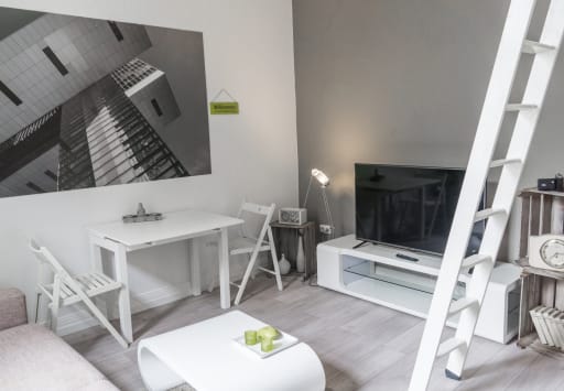 Miete 1 Zimmer Wohnung Köln | Ganze Wohnung | Köln | Zentrales Apartment nähe Kölner Dom | Hominext