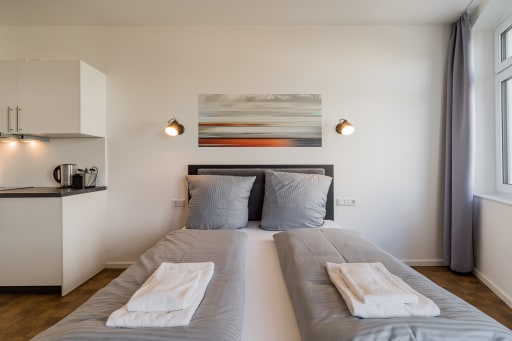 Rent 1 room apartment Berlin | Entire place | Berlin | Großzügiges Studio im sanierten Apartmenthaus am Hermannplatz | Hominext