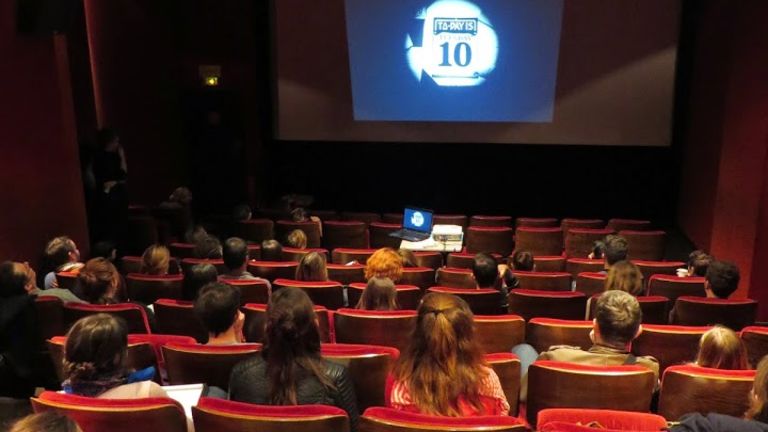 Tribune et pétition pour le maintien des séances scolaires en salle de cinéma