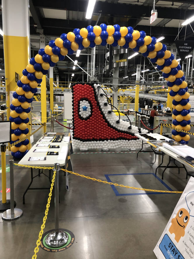 Amazon in DTW1 Amazon Fulfillment Center, Ecorse Road, Romulus, MI, USA