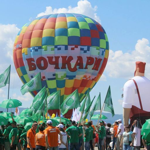 Текстильный баннер, на воздушном шаре. Размер 18 х 7 м. Вес 8,9 кг.