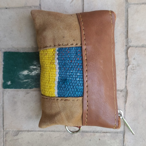   small bag thread and leather Colored Morocco