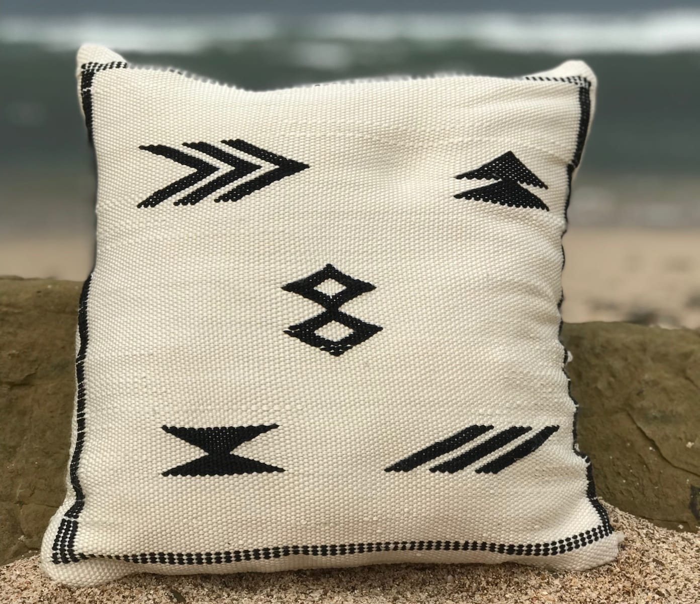  Woven Pillow Bamboo Black, White Morocco