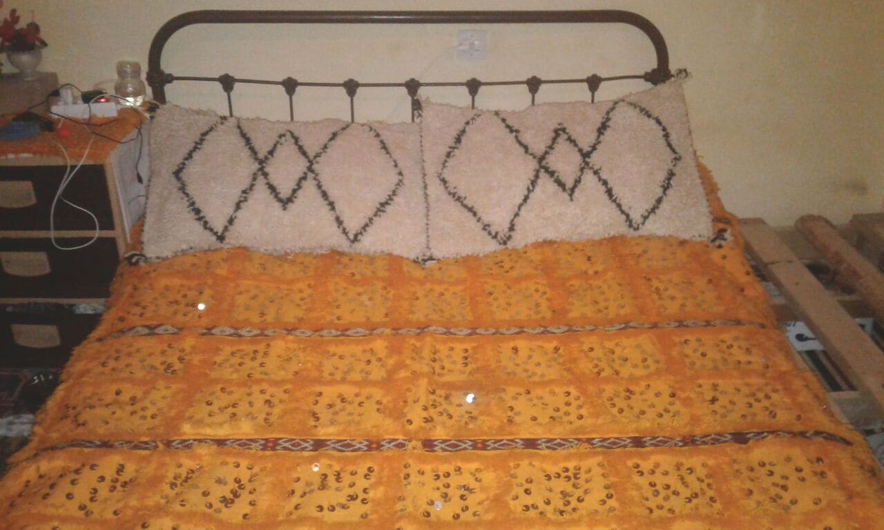 Pillow of wool