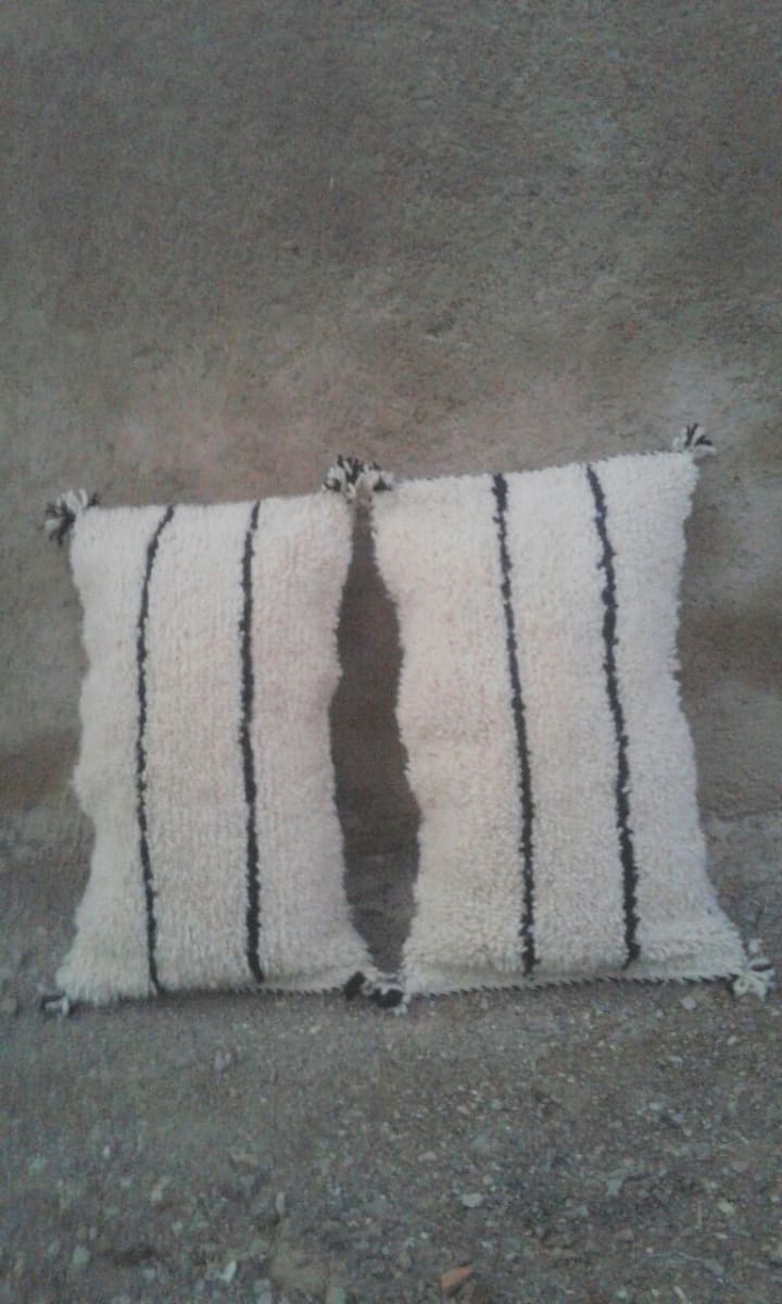 Pillow of wool