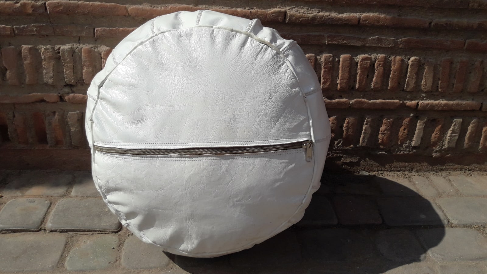  Pouf leather and Sabra silk White Morocco