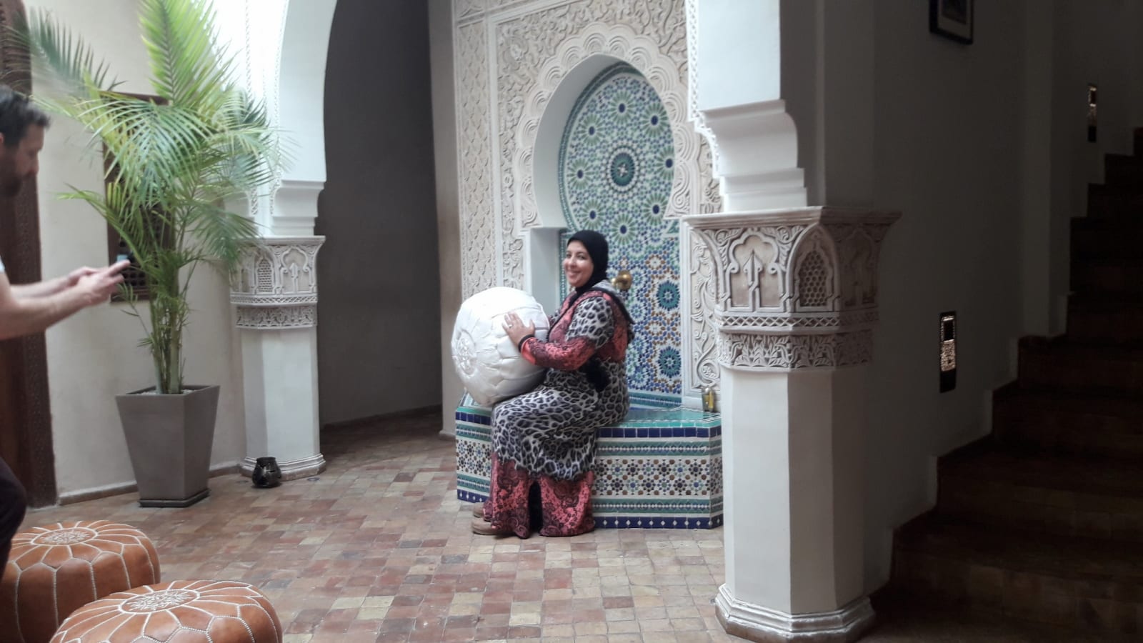  Pouf leather and Sabra silk White Morocco