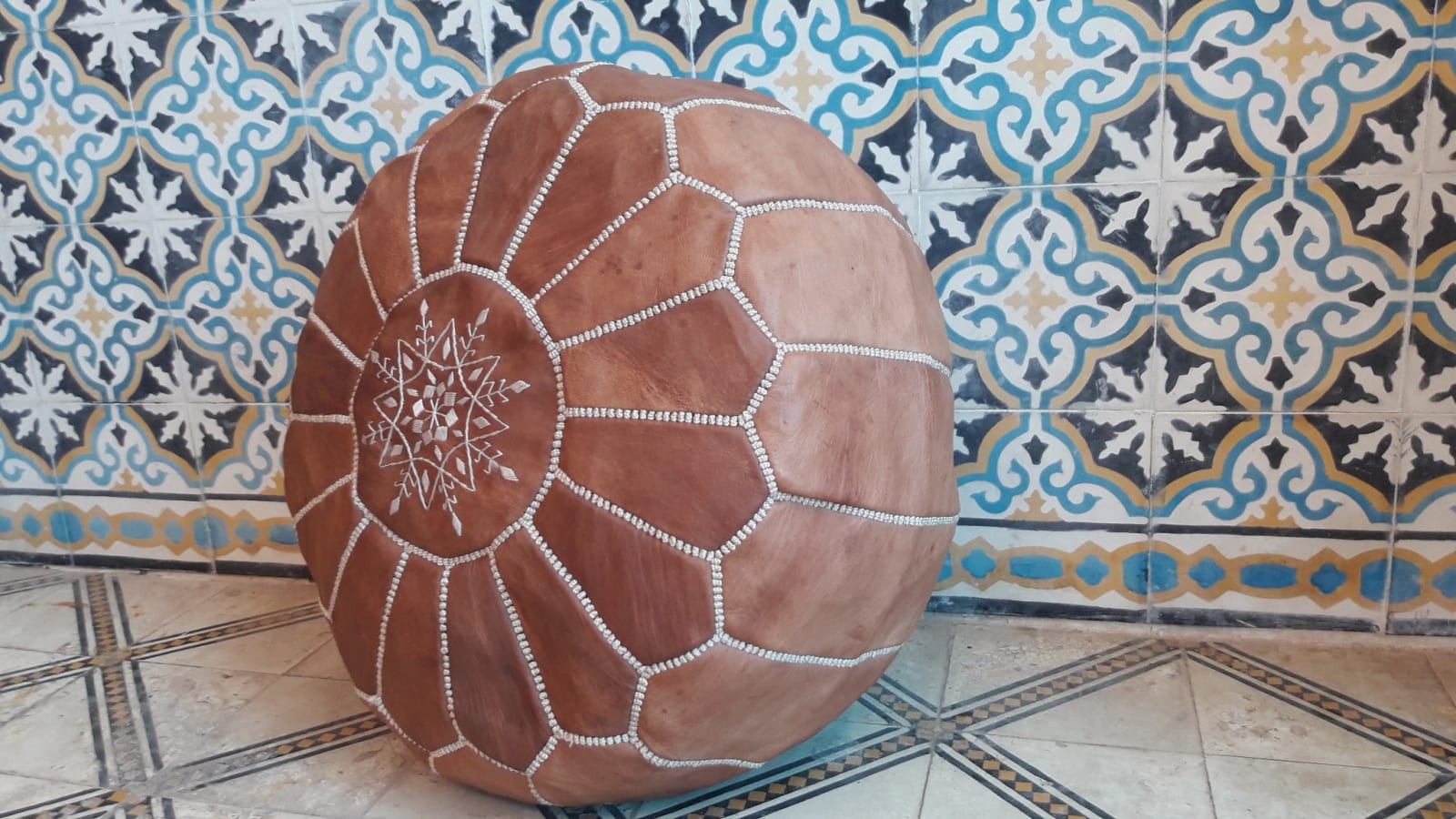  Pouf leather and Sabra silk White Morocco