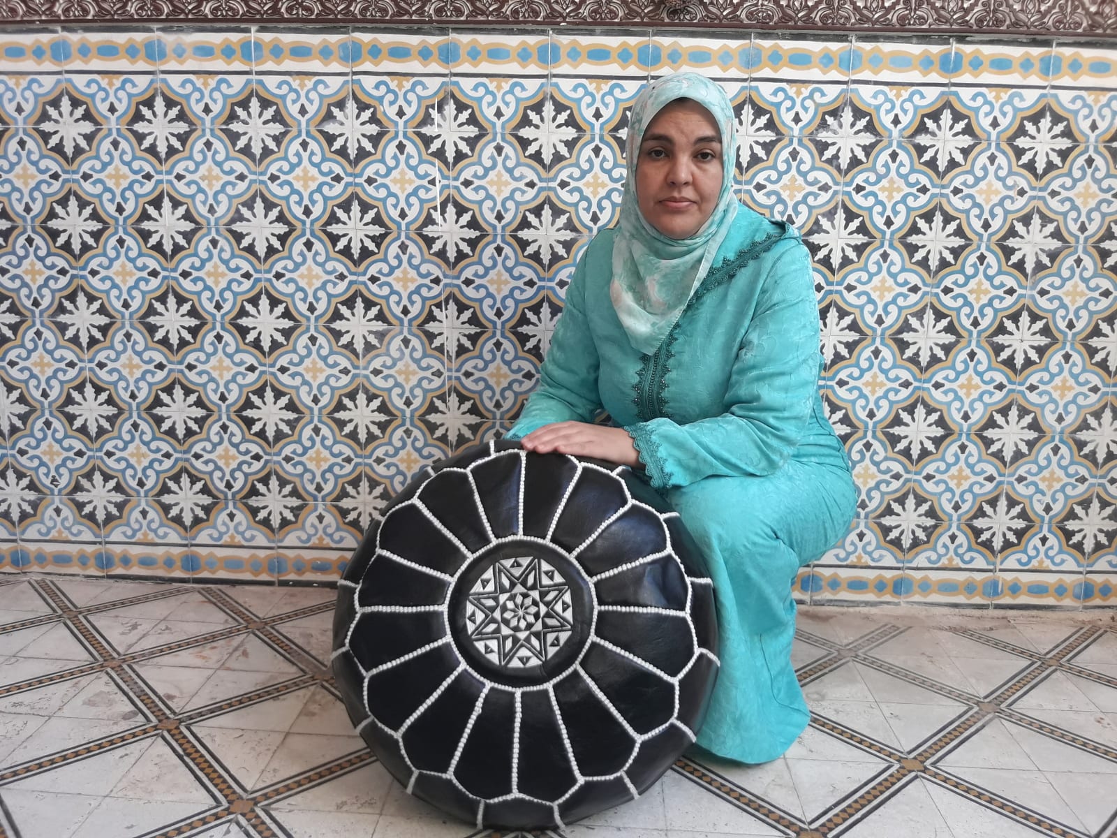  Pouf leather and Sabra silk Black, White Morocco