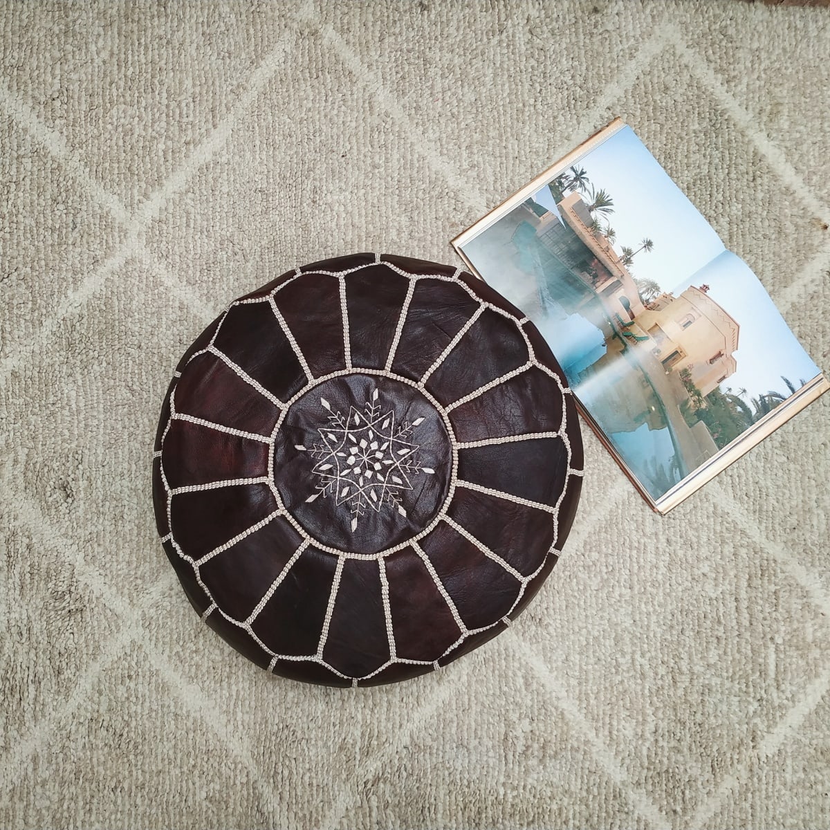  Pouf leather and Sabra silk White Morocco