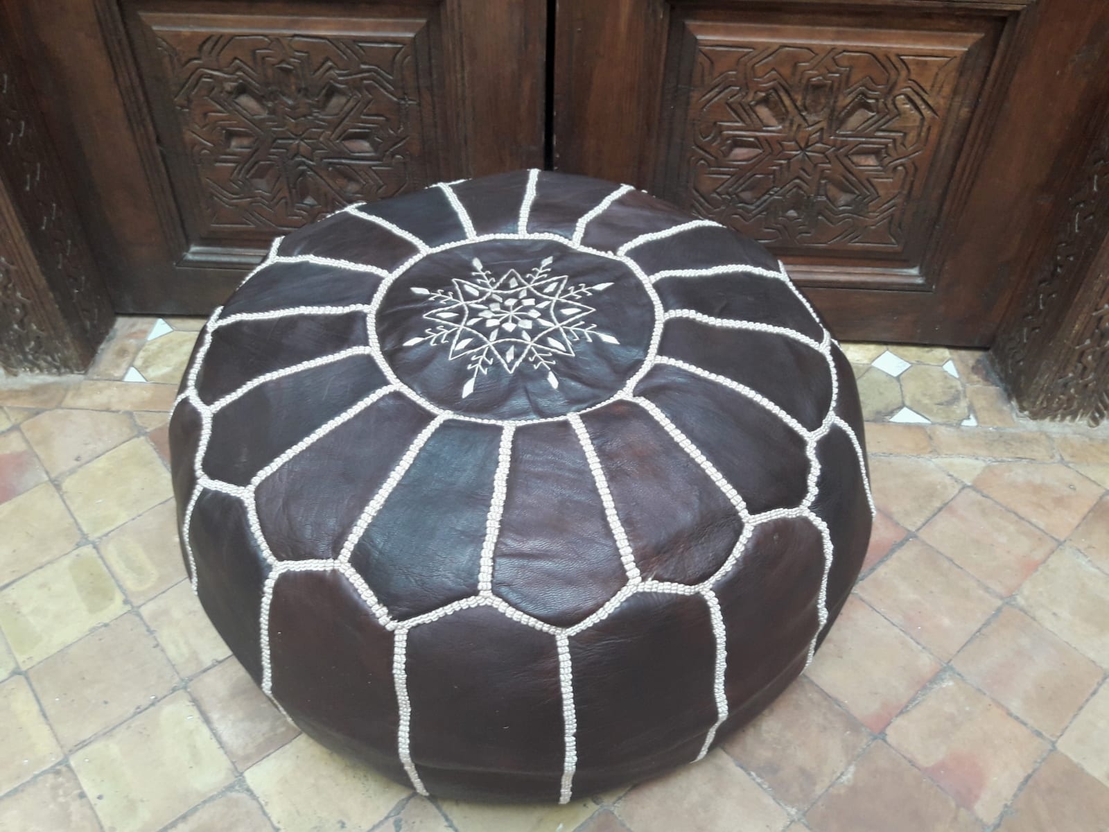  Pouf leather and Sabra silk White Morocco