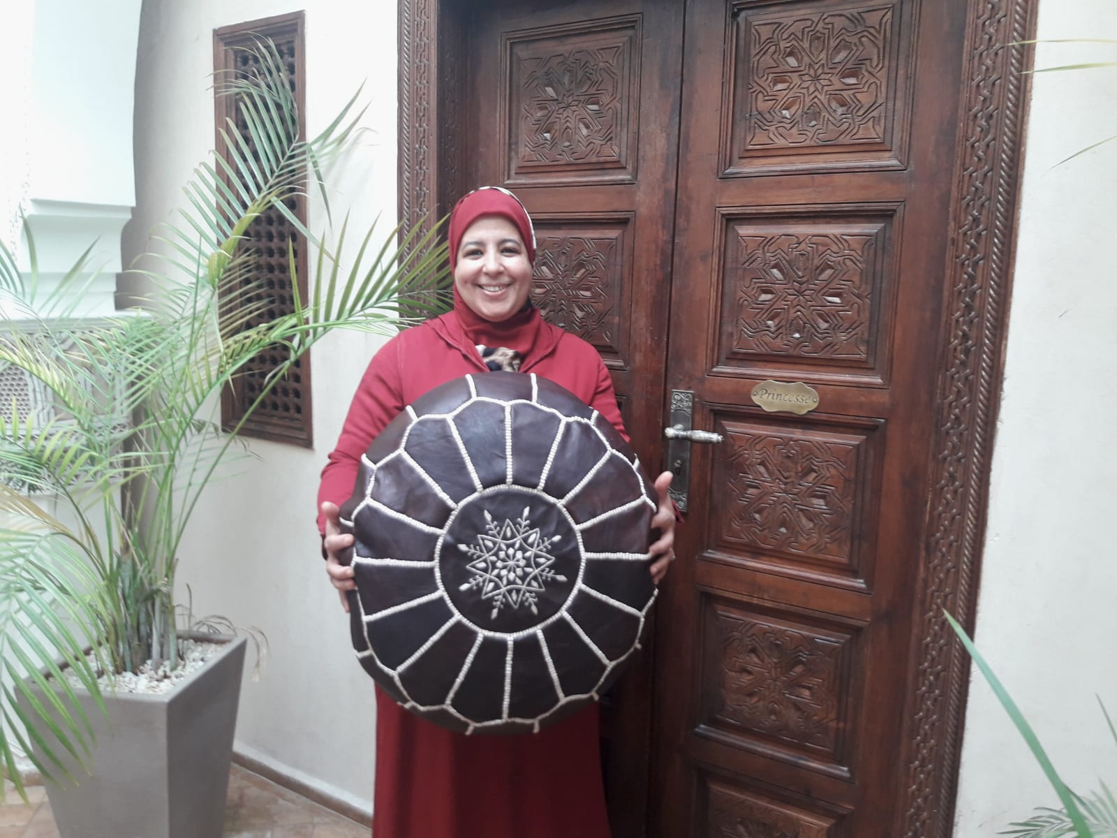  Pouf leather and Sabra silk White Morocco