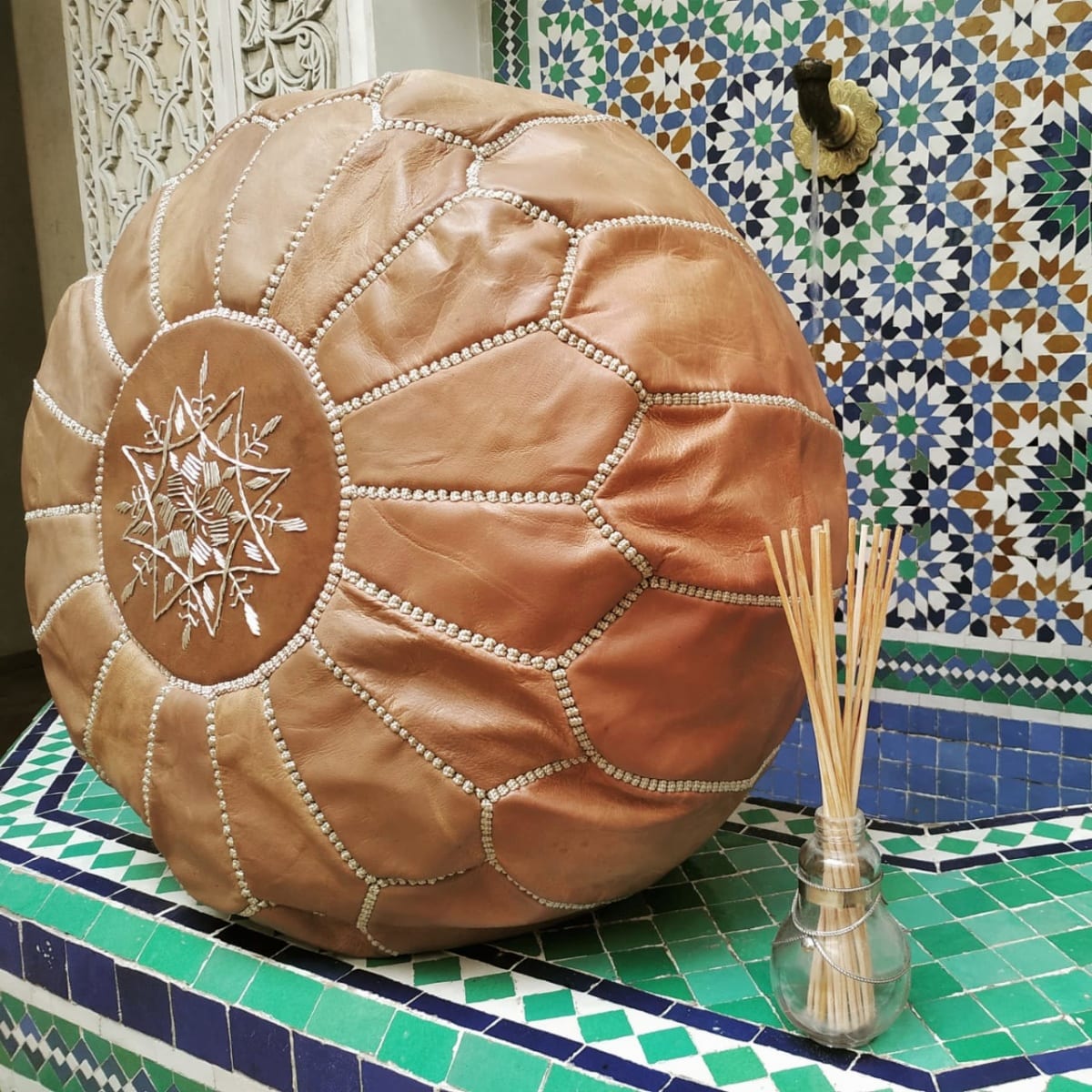  Pouf leather and Sabra silk White Morocco