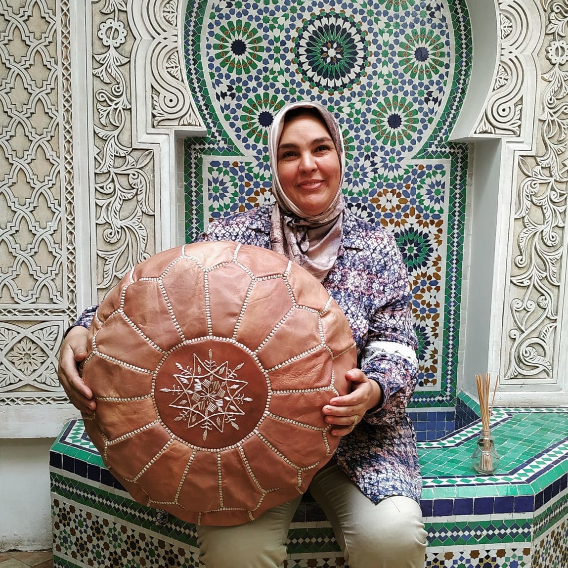  Pouf leather and Sabra silk White Morocco