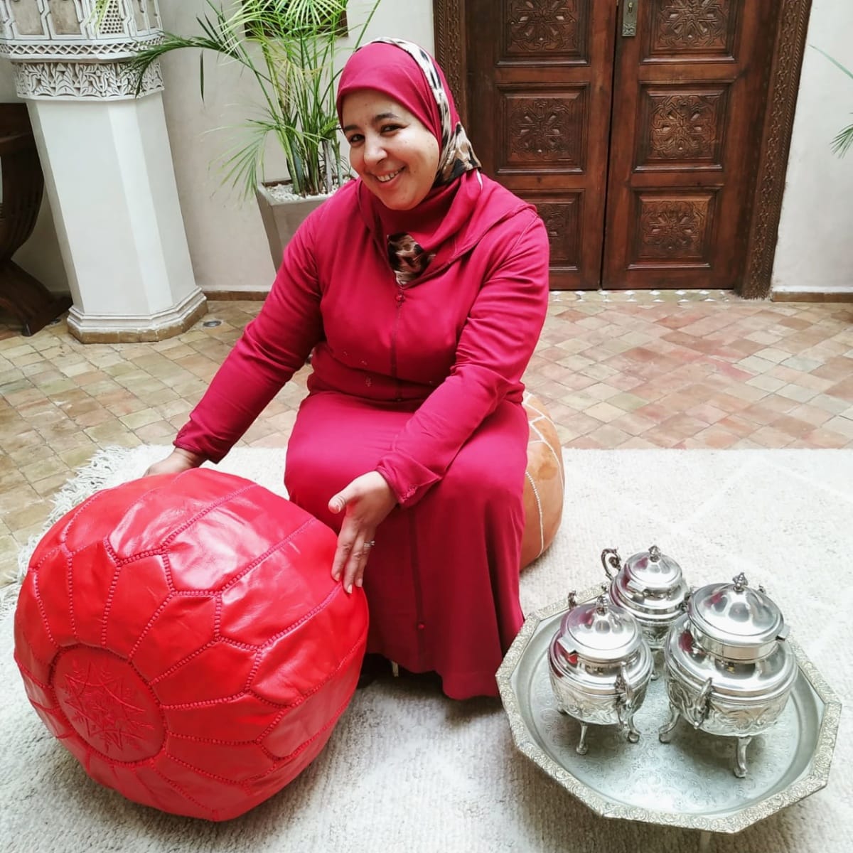  Pouf leather and Sabra silk Red Morocco