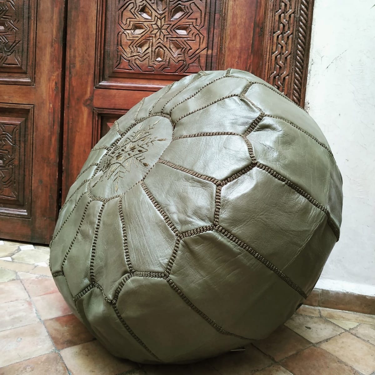  Pouf leather and Sabra silk Green Morocco