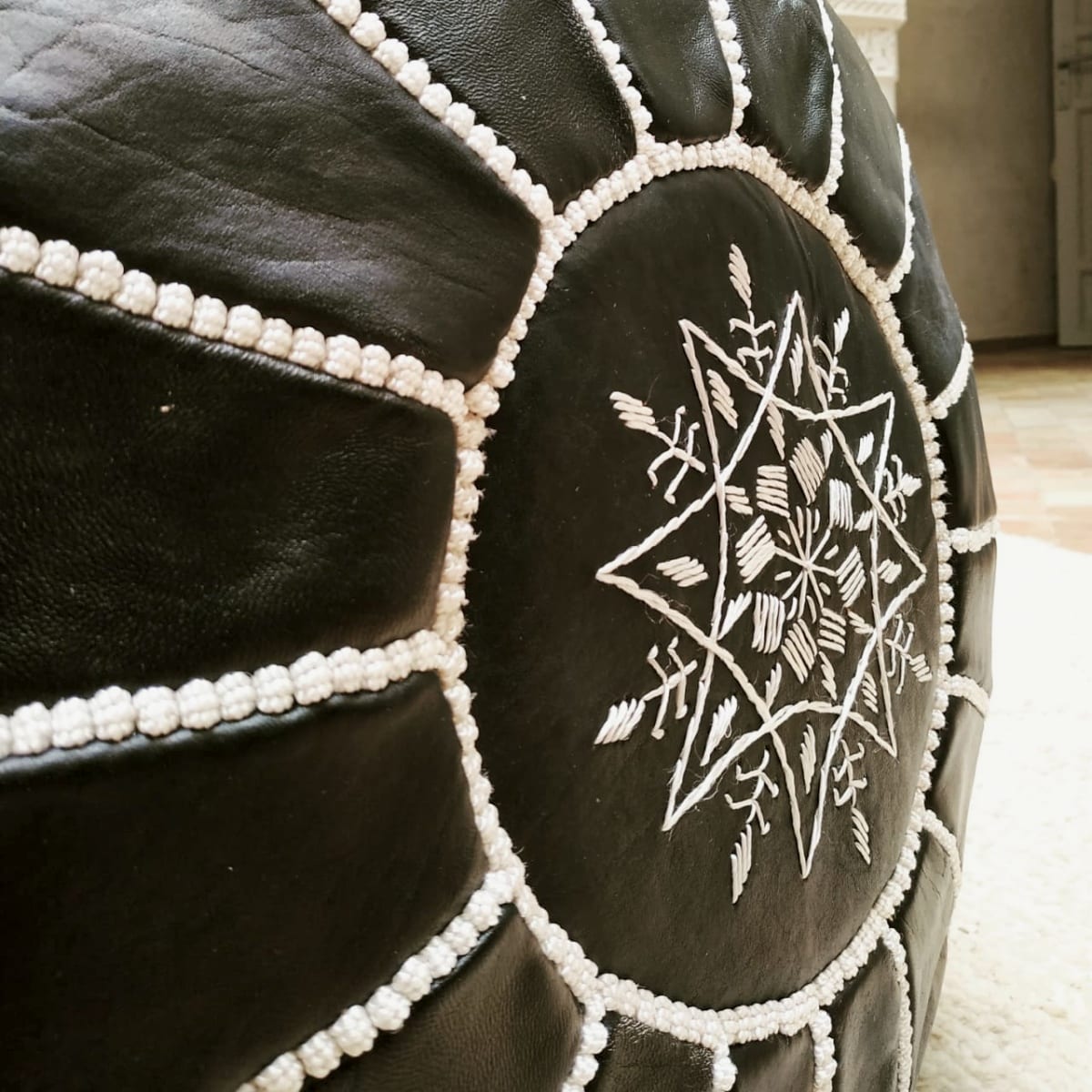  Pouf leather and Sabra silk Black, White Morocco